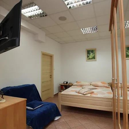 Split Apartment *