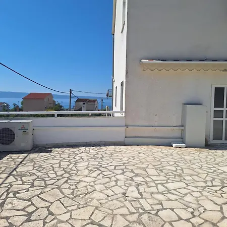 Split Apartment